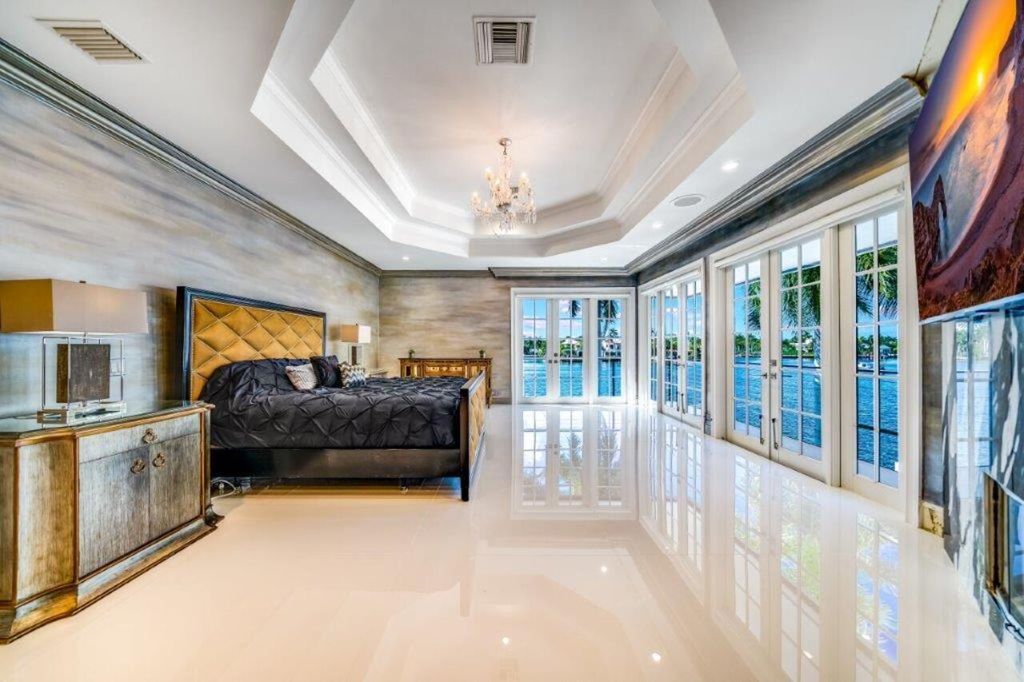 An-Amazing-Recently-Renovated-Home-in-Fort-Lauderdale-with-Unobstructed-Views-of-Lake-Selling-for-13500000-11
