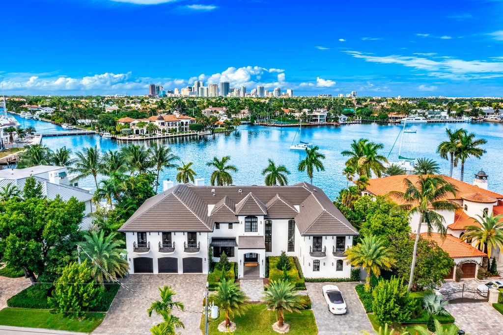 An-Amazing-Recently-Renovated-Home-in-Fort-Lauderdale-with-Unobstructed-Views-of-Lake-Selling-for-13500000-14