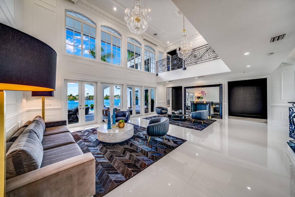 An-Amazing-Recently-Renovated-Home-in-Fort-Lauderdale-with-Unobstructed-Views-of-Lake-Selling-for-13500000-2