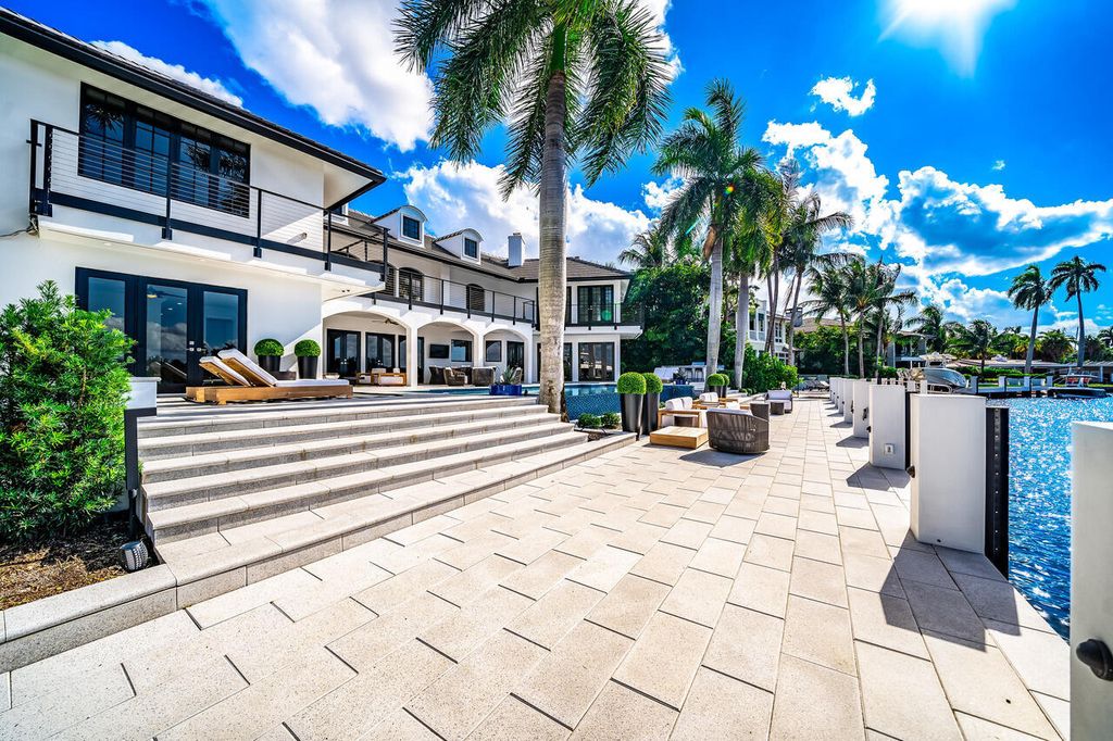 An-Amazing-Recently-Renovated-Home-in-Fort-Lauderdale-with-Unobstructed-Views-of-Lake-Selling-for-13500000-4