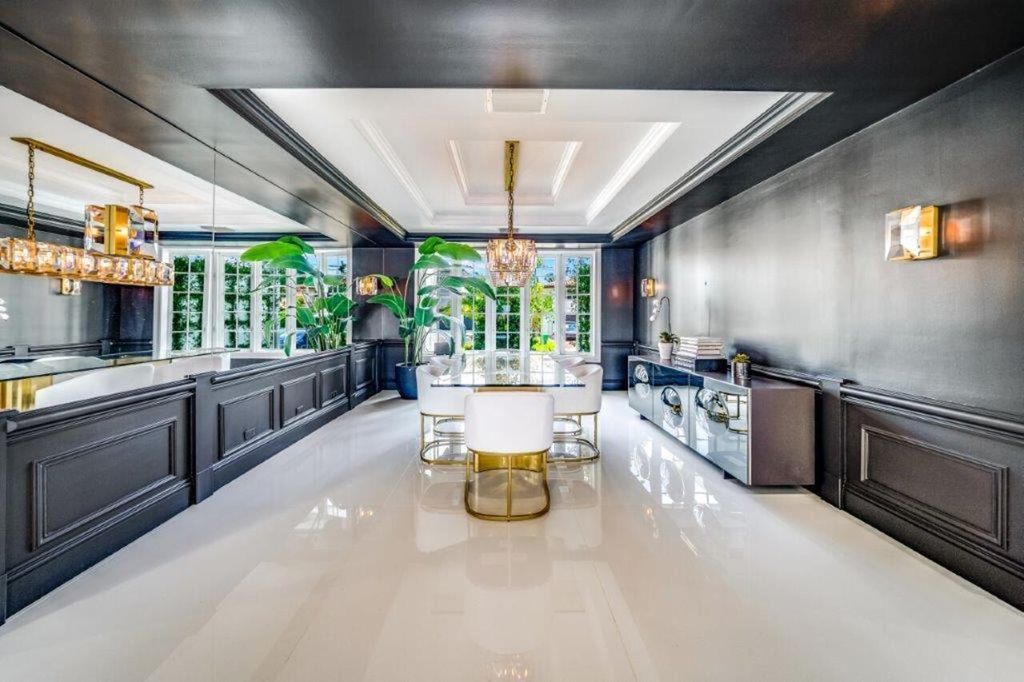 An-Amazing-Recently-Renovated-Home-in-Fort-Lauderdale-with-Unobstructed-Views-of-Lake-Selling-for-13500000-8