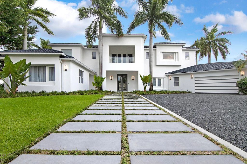 The Home in Wellington is an incredible contemporary estate in the prestigious community of Southfields now available for sale. This home located at 3580 Aiken Ct, Wellington, Florida