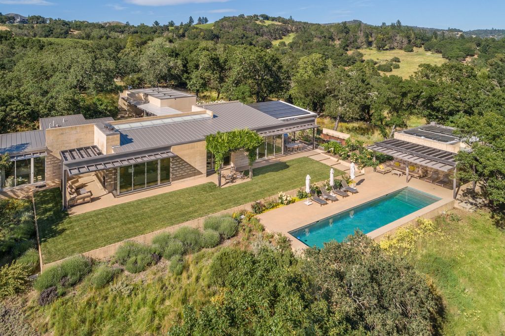 Architecturally-Significant-Home-in-Sonoma-Valley-with-Beautifully-Manicured-Lawn-Asking-for-8800000-25