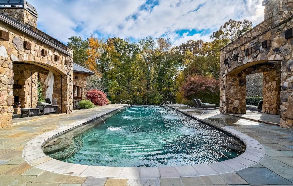 The Home in Georgia is a luxurious home with exquisite applications and finishes now available for sale. This home located at 6080 Riverside Dr, Sandy Springs, Georgia; offering 06 bedrooms and 11 bathrooms with 2.11 acres of land. 