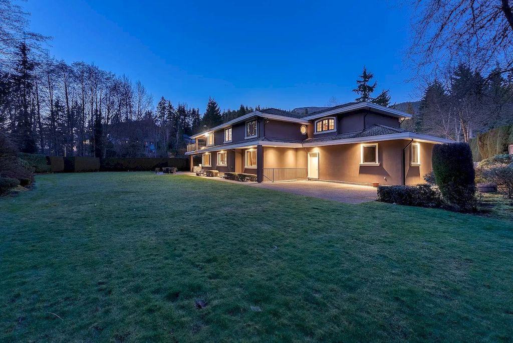 Beautiful-Home-in-West-Vancouver-with-Fabulous-Private-Yard-Sells-for-C5490000-14