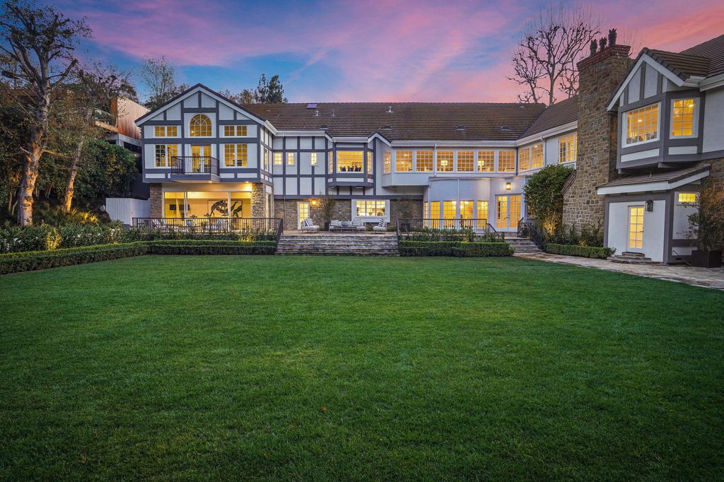 The Home in Los Angeles is a beautifully reimagined traditional home boasting grand scale and charming sophistication now available for sale. This home located at 11681 Moraga Ln, Los Angeles, California