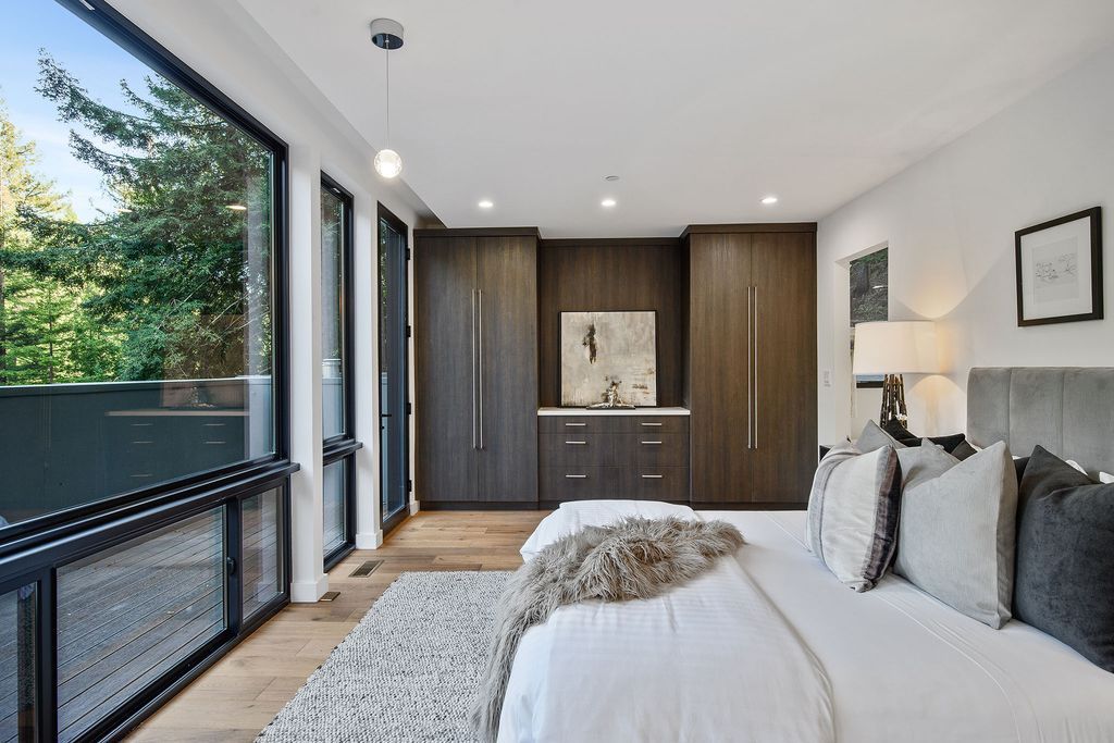 Brand-New-Construction-Home-in-Mill-Valley-with-Tasteful-Walnut-Accents-hits-The-Market-for-5995000-25