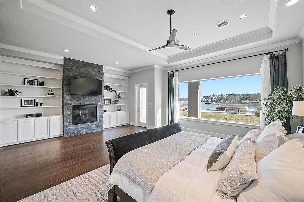 Brand-New-Luxury-Home-in-Montgomery-with-Expansive-Water-Views-hits-The-Market-for-4500000-26