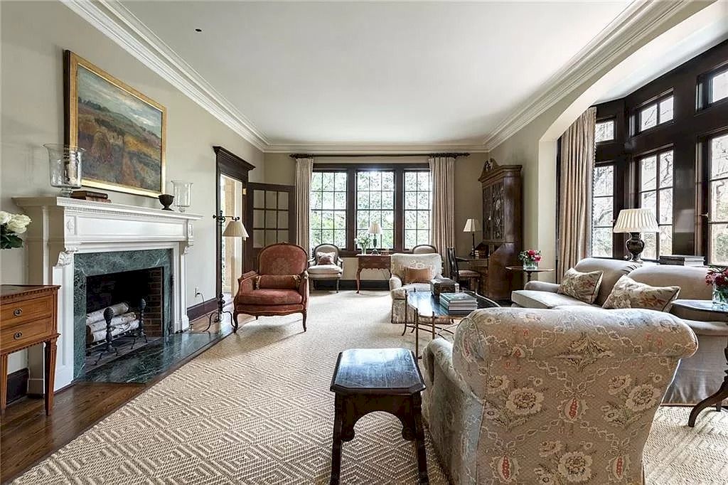 Considered-as-the-Unbeatable-Elegance-in-Georgia-this-Gorgeous-Home-Hits-Market-for-4650000-16