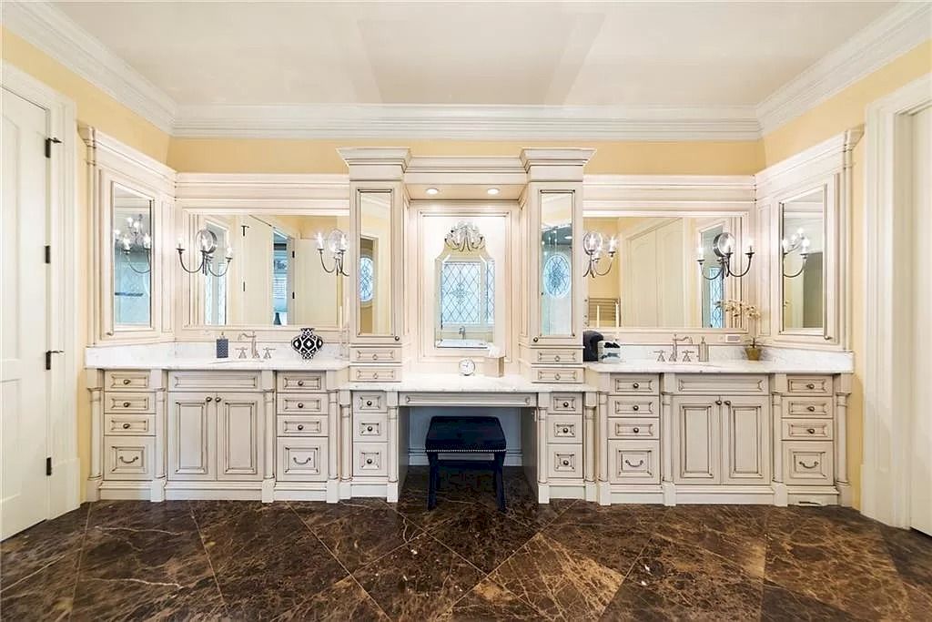 Coveted-Home-in-Georgia-of-Unmatched-Construction-and-Thoughtful-Design-Listed-at-3250000-23