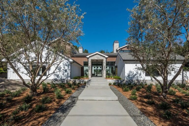 Elegantly Brand New Custom Home in Calabasas Flooded with Natural Light Asking for $13,750,000
