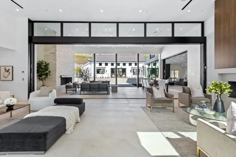 13.75M Elegantly brand new home in Calabasas flooded with natural light