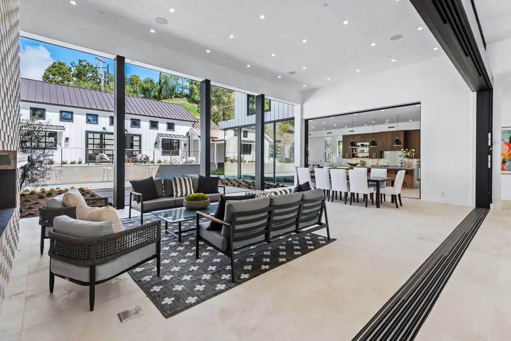 Elegantly-Brand-New-Custom-Home-in-Calabasas-Flooded-with-Natural-Light-Asking-for-13750000-3