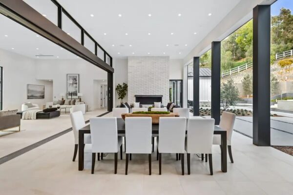 13 75M Elegantly Brand New Home In Calabasas Flooded With Natural Light   Elegantly Brand New Custom Home In Calabasas Flooded With Natural Light Asking For 13750000 4 600x400 