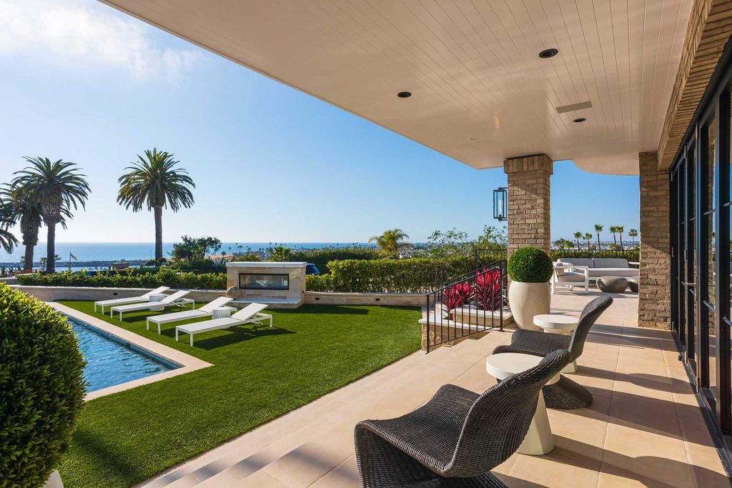 Entirely-Reimagined-Corona-del-Mar-Architectural-Home-with-Sweeping-Ocean-View-for-Sale-at-25995000-6
