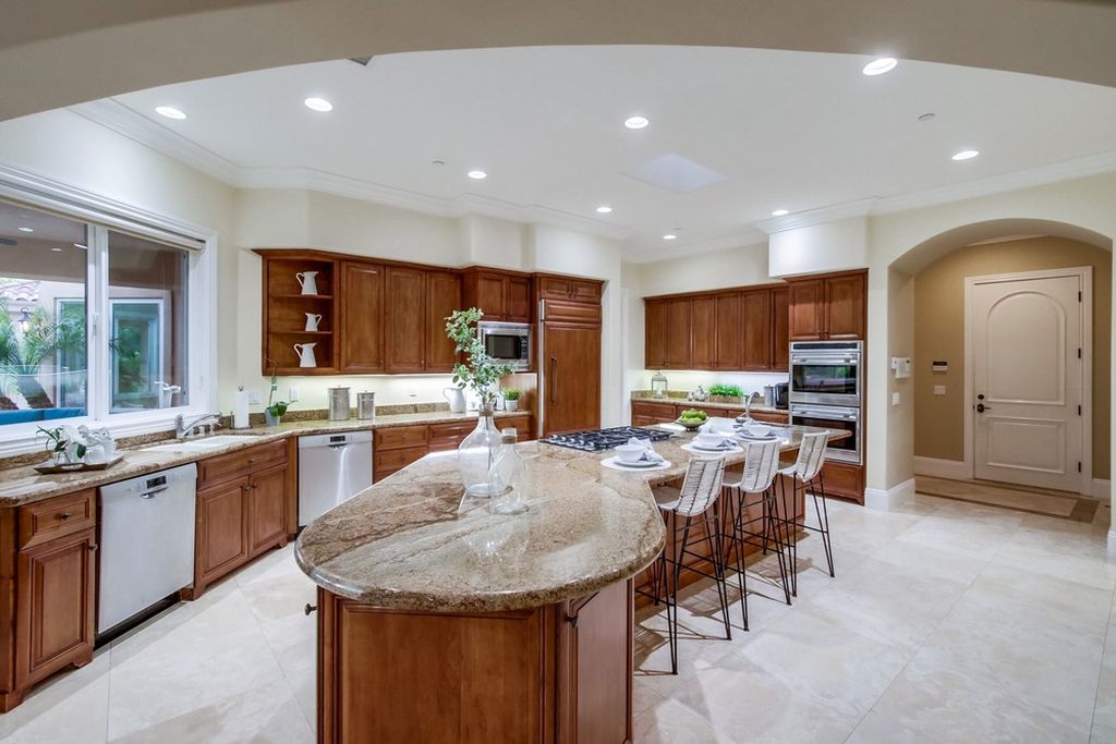 Exquisite-Custom-Home-in-Poway-with-A-Spacious-Floor-Plan-Perfect-for-Entertaining-Asking-for-3149000-19