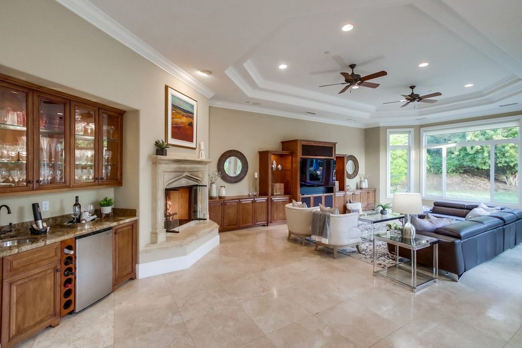 Exquisite-Custom-Home-in-Poway-with-A-Spacious-Floor-Plan-Perfect-for-Entertaining-Asking-for-3149000-20