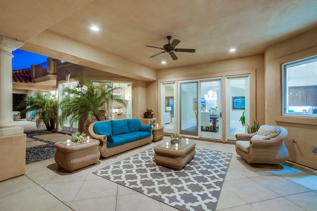 Even a beige living room can be inspiring and stimulating to the senses. Simply concentrate on textures and patterns, such as using natural materials or mixing finishes, such as a tan on the ceiling. Furthermore, take advantage of the beige dominance to incorporate other bright colors.