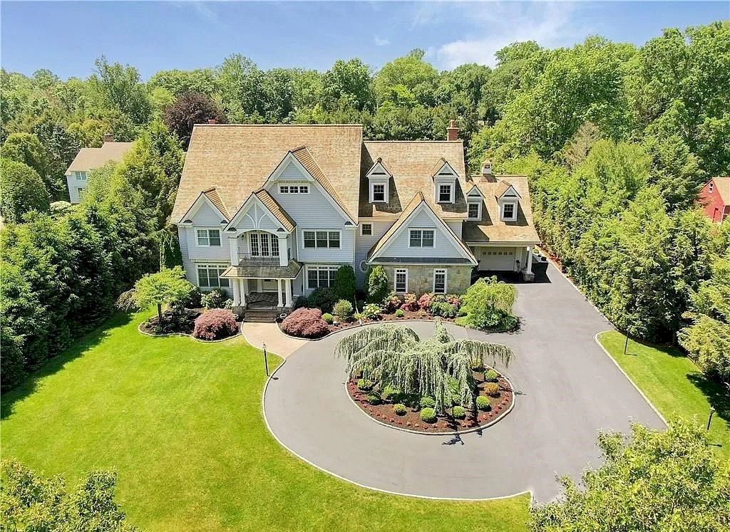 Featuring-Gorgeous-Design-and-Finishing-Details-this-True-Paradise-in-Connecticut-Listed-at-3988000-18