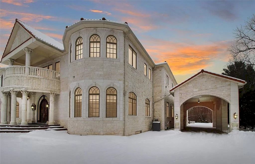 Going-through-Complete-Floor-to-Ceiling-Renovation-this-Amazing-Home-in-Michigan-Hits-Market-for-4900000-13