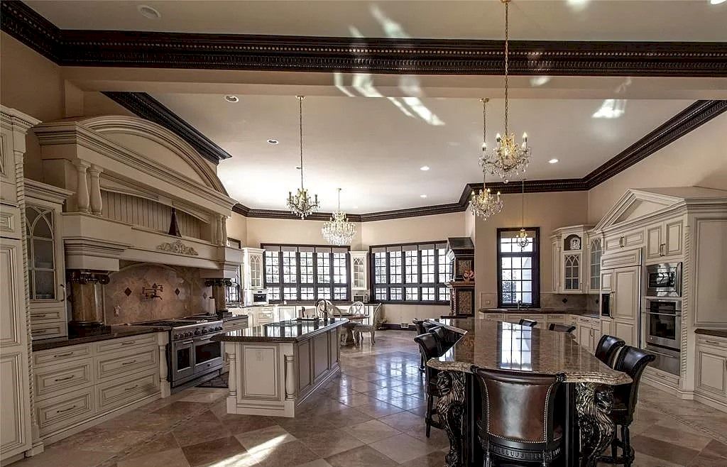 Going-through-Complete-Floor-to-Ceiling-Renovation-this-Amazing-Home-in-Michigan-Hits-Market-for-4900000-16