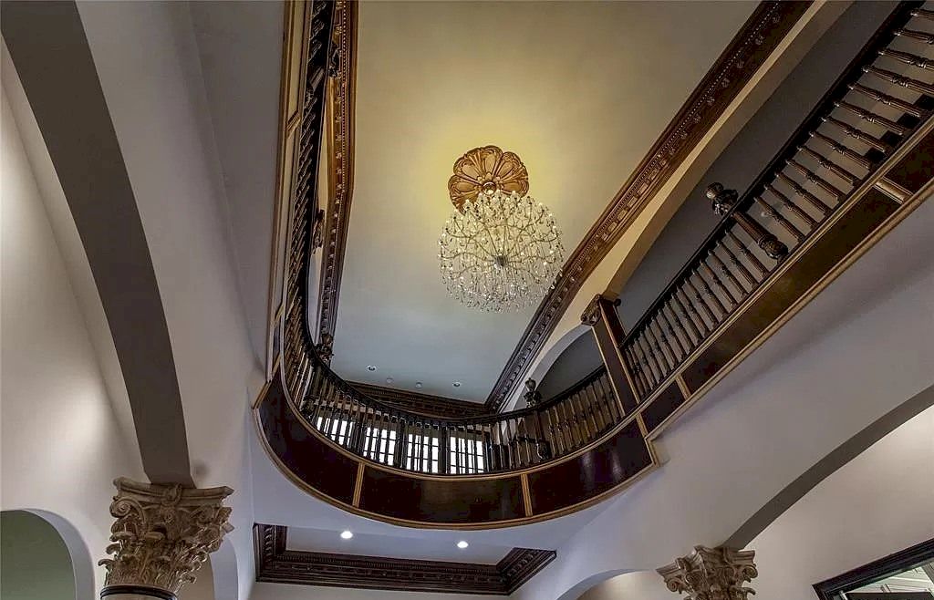 Going-through-Complete-Floor-to-Ceiling-Renovation-this-Amazing-Home-in-Michigan-Hits-Market-for-4900000-27