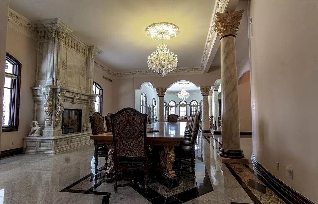 Going-through-Complete-Floor-to-Ceiling-Renovation-this-Amazing-Home-in-Michigan-Hits-Market-for-4900000-28