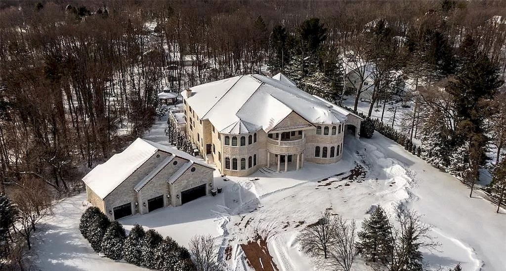 Going-through-Complete-Floor-to-Ceiling-Renovation-this-Amazing-Home-in-Michigan-Hits-Market-for-4900000-41