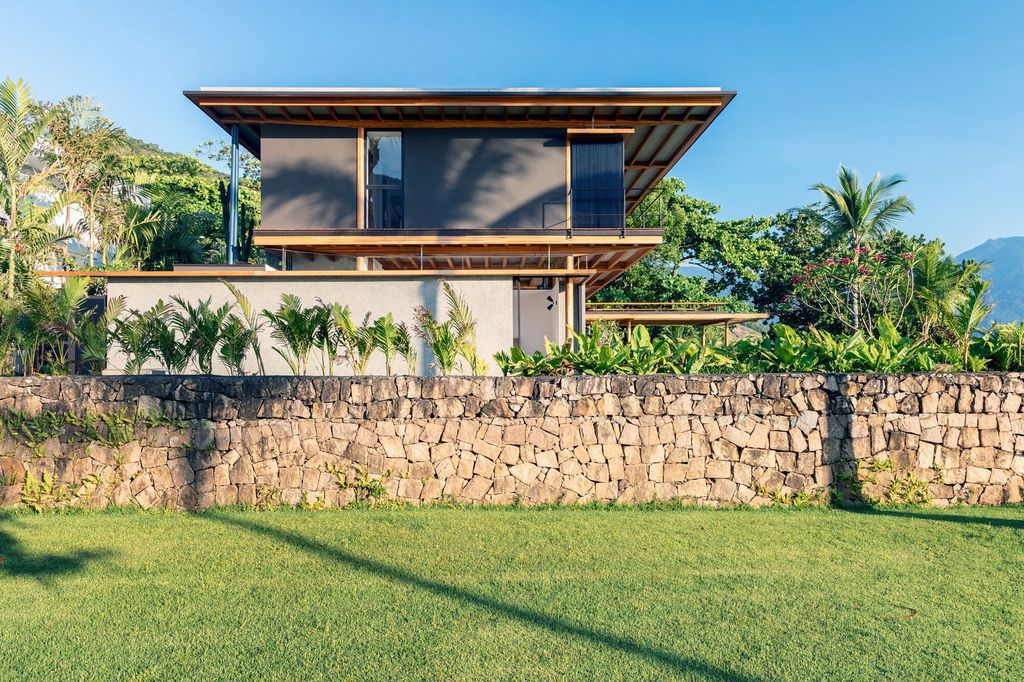 House Guaeca II Located in a Green Area in Brazil by AMZ Arquitetos