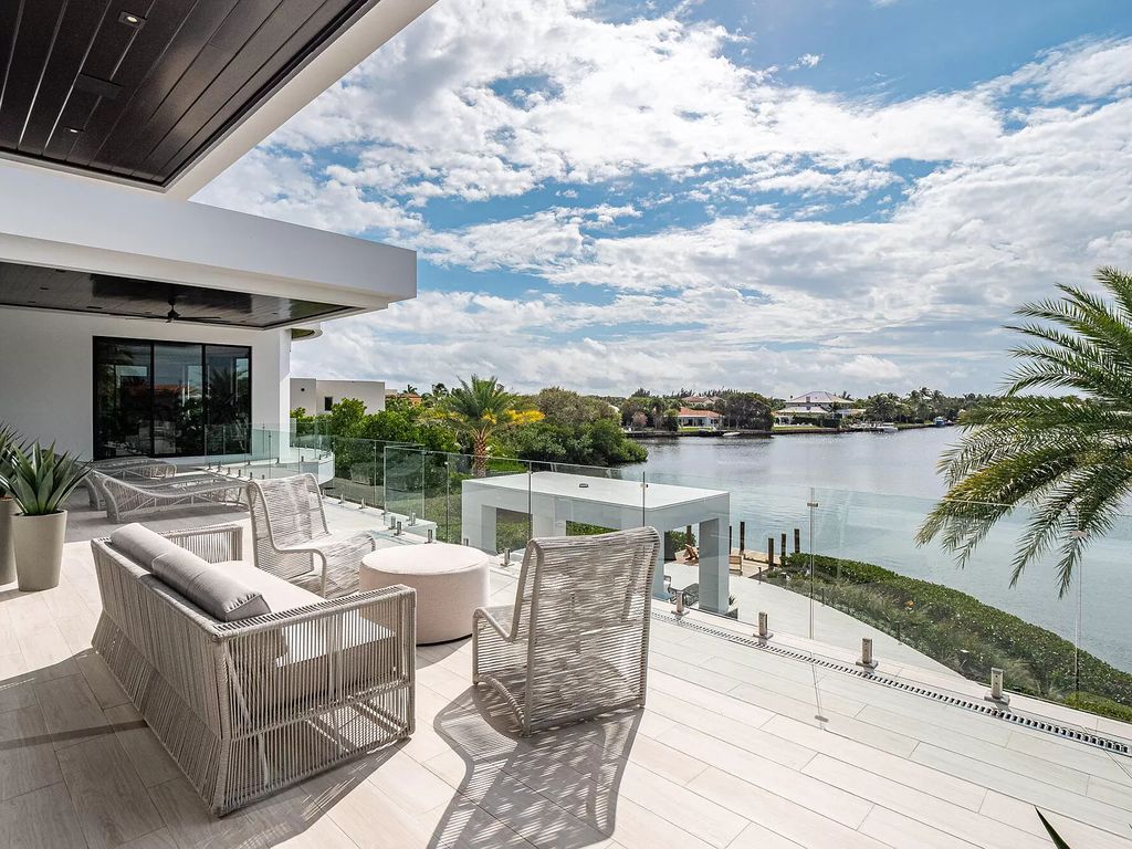 Inside-A-Breathtaking-Intracoastal-Waterfront-Mansion-in-Lake-Worth-Asking-for-29999000-11