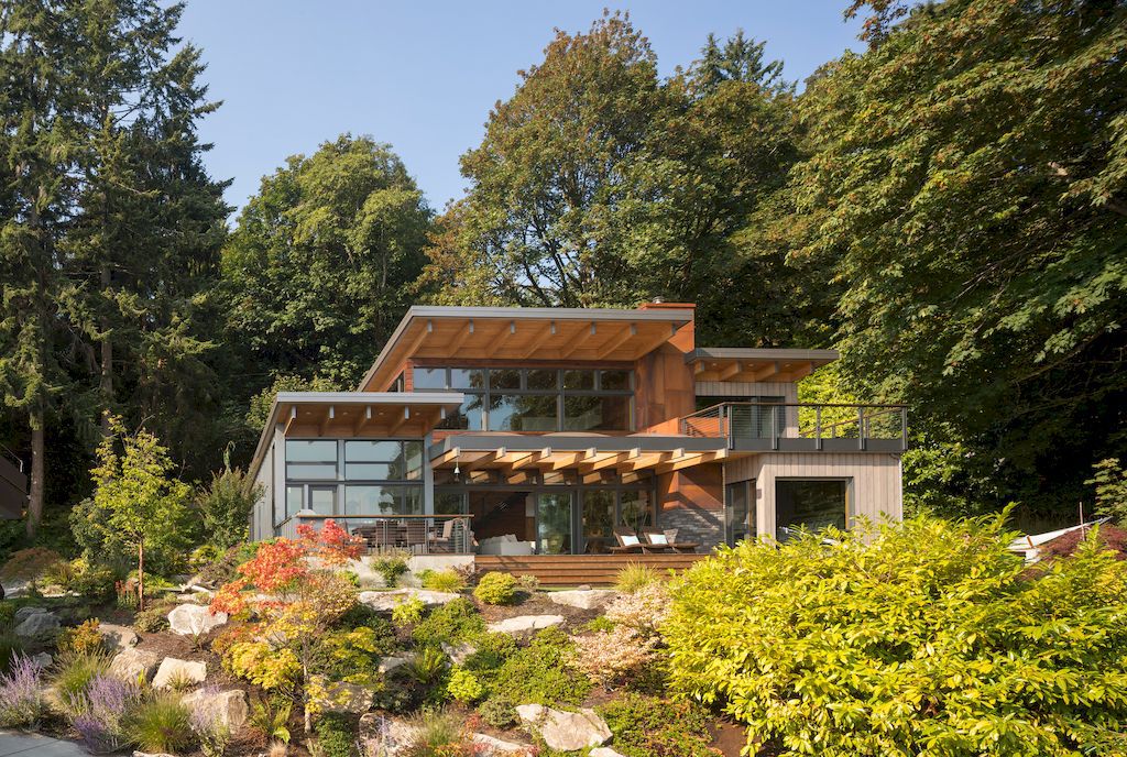 Island Retreat Features Pacific Northwest-style House by Coates Design