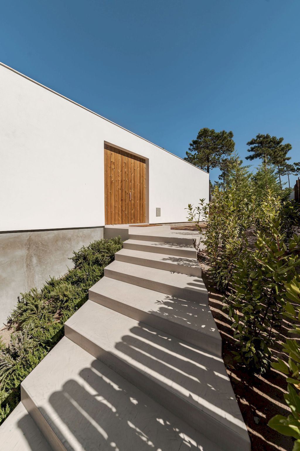 L2 House, Elegant Home in Portugal by Pereira Miguel Arquitectos