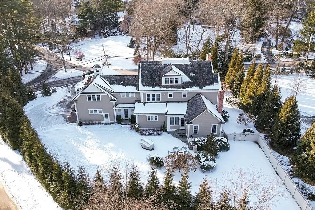 Luxury-Property-with-Timeless-Architecture-and-State-of-the-art-Technology-in-Massachusetts-Listed-at-4995000-17