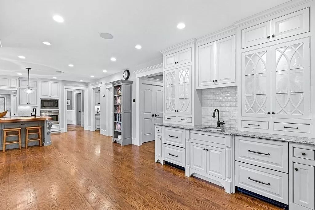 Luxury-Property-with-Timeless-Architecture-and-State-of-the-art-Technology-in-Massachusetts-Listed-at-4995000-22