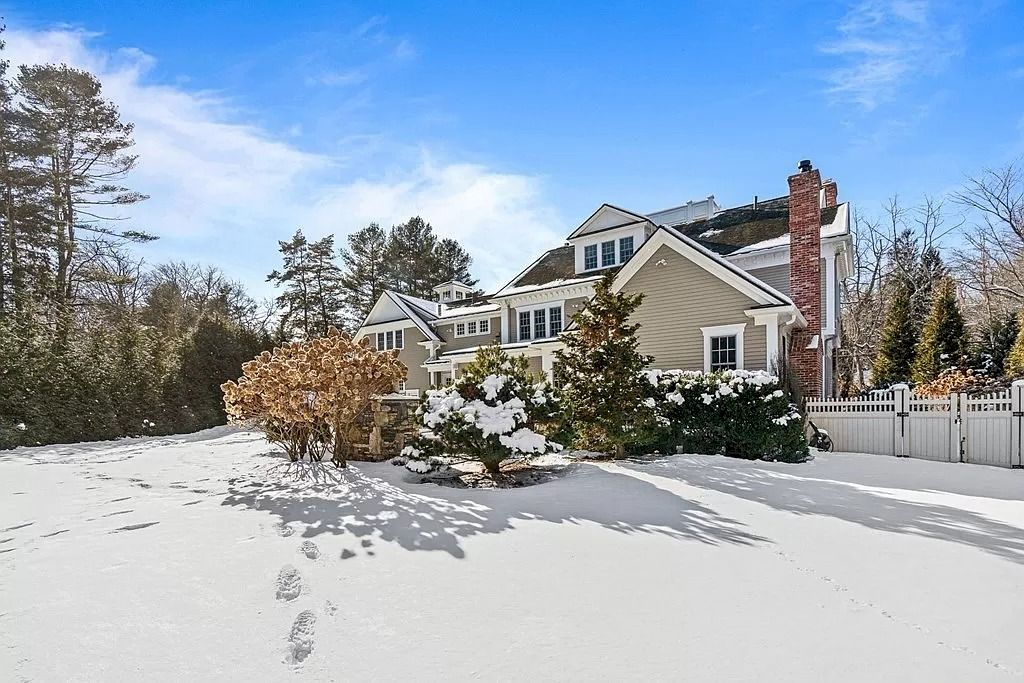 Luxury-Property-with-Timeless-Architecture-and-State-of-the-art-Technology-in-Massachusetts-Listed-at-4995000-27