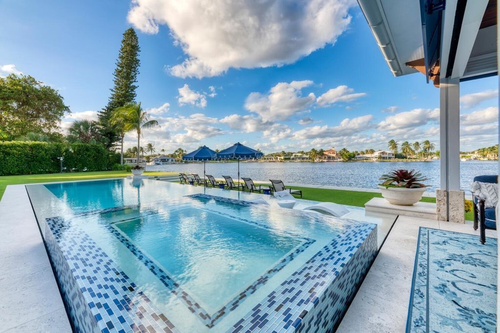 Magnificent-Custom-Built-Home-located-on-A-Breathtaking-Lot-in-North-Palm-Beach-Asking-for-14900000-32