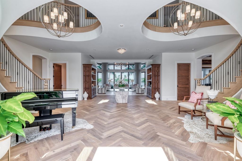 Magnificent-Custom-Built-Home-located-on-A-Breathtaking-Lot-in-North-Palm-Beach-Asking-for-14900000-9