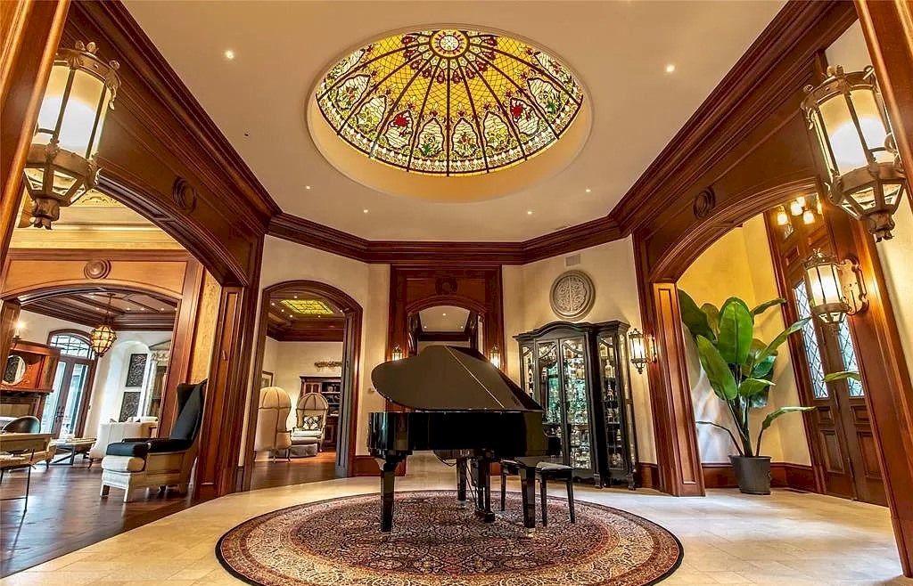 Magnificent-Estate-Built-with-Unsurpassed-Quality-Craftsmanship-and-Finest-Materials-in-Michigan-Listed-at-5699000-19