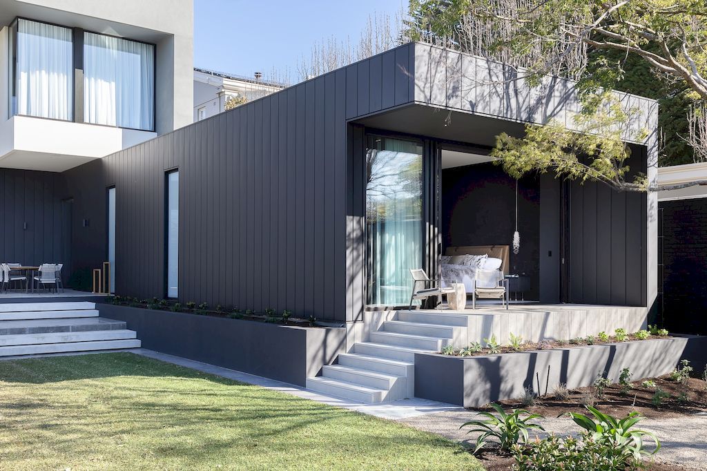 Modern Mansion named The J House in Australia by Wolf Architects