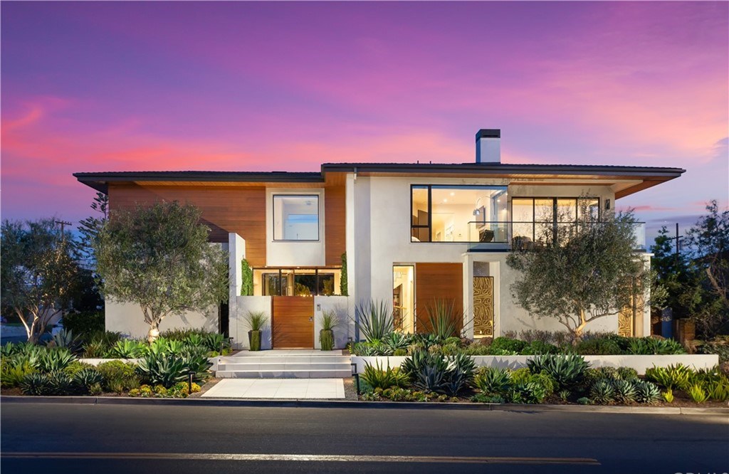 The Home in Newport Beach is a soft contemporary residence located in the highly sought-after Newport Heights neighborhood now available for sale. This home located at 2617 Clay St, Newport Beach, California; 