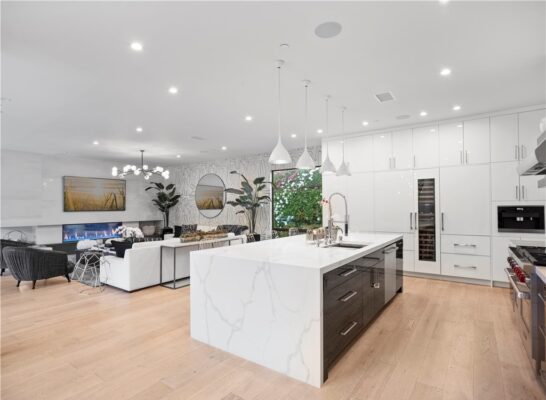 $9,999,99 New home in Newport Beach with the highest level of finishes