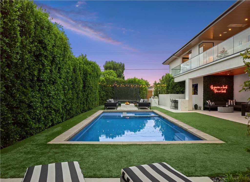 The Home in Newport Beach is a soft contemporary residence located in the highly sought-after Newport Heights neighborhood now available for sale. This home located at 2617 Clay St, Newport Beach, California; 