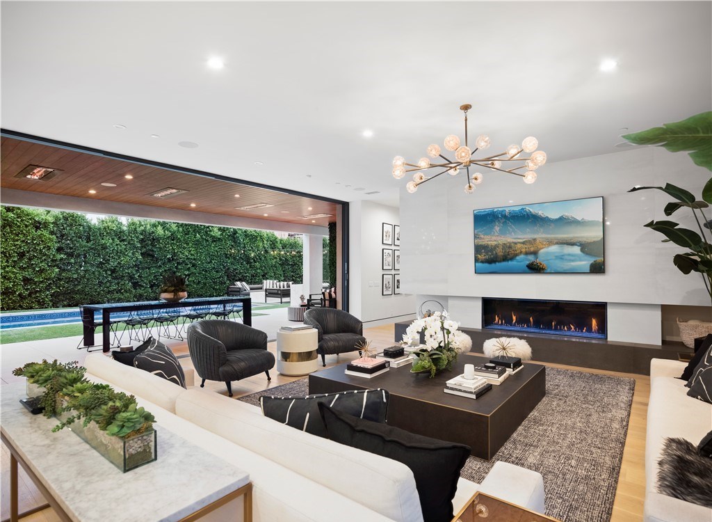 The Home in Newport Beach is a soft contemporary residence located in the highly sought-after Newport Heights neighborhood now available for sale. This home located at 2617 Clay St, Newport Beach, California; 