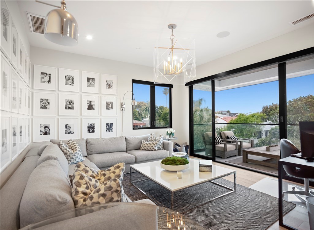 The Home in Newport Beach is a soft contemporary residence located in the highly sought-after Newport Heights neighborhood now available for sale. This home located at 2617 Clay St, Newport Beach, California; 