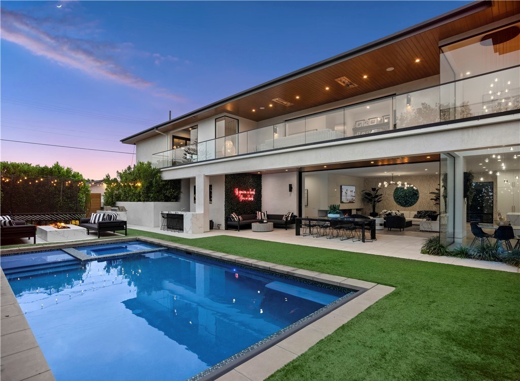 The Home in Newport Beach is a soft contemporary residence located in the highly sought-after Newport Heights neighborhood now available for sale. This home located at 2617 Clay St, Newport Beach, California; 