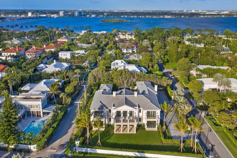 A $52,500,000 New mansion on Palm Beach island with gorgeous views