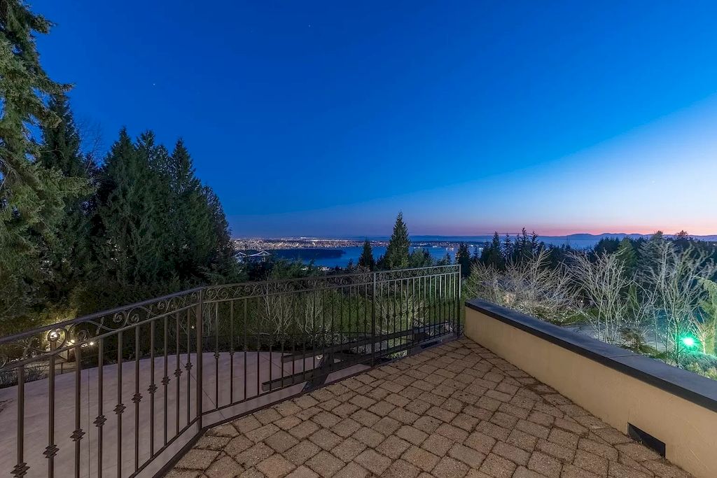 The Villa in West Vancouver is ideal home for entertaining family & friends now available for sale. This home located at 1147 Eyremount Dr, West Vancouver, BC V7S 2C4, Canada