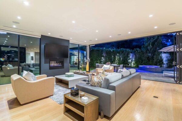 $6,500,000 Sophisticated California Mid-Century Home in Beverly Hills