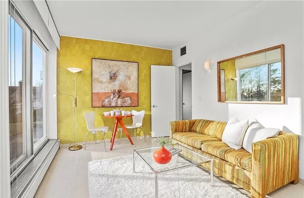 Try another way to decorate your vintage living room using various tones of yellow for vintage texture. Using mustard paint for the wall and arranging an amber-colored cough are effective ways to light up your quite small space.