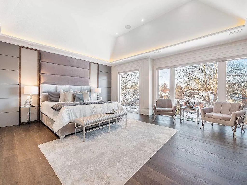 The Home in Toronto is constructed of the finest materials incorporated into a timeless design now available for sale. This home located at 25 Glenborough Park Cres, Toronto, ON M2R 2G4, Canada